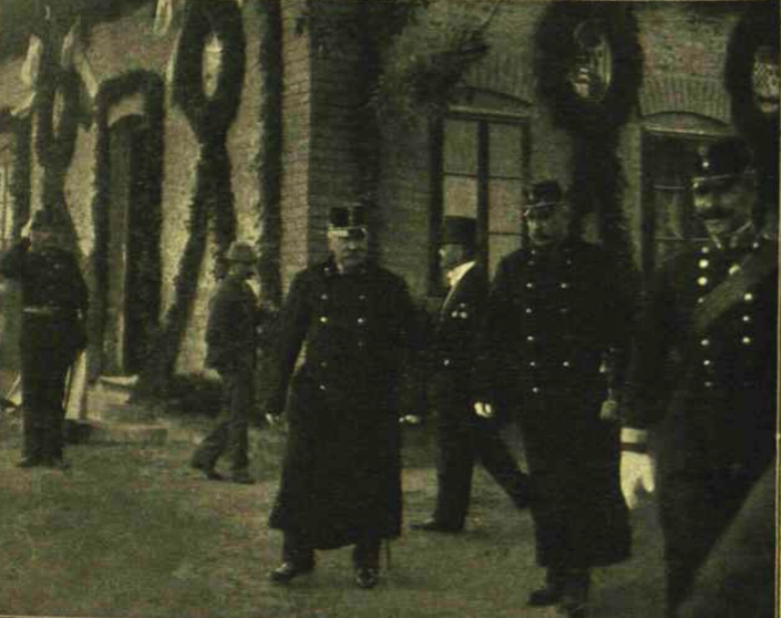 Ferenc József uralkodó megérkezése Krieghammer hadügyminiszterrel a Dolnji-Miholjacra (Vasárnapi Újság 1901. szeptemberi számából).
