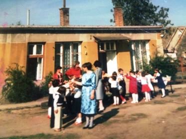 Óvodai anyák napja a kis óvodaban,1987
