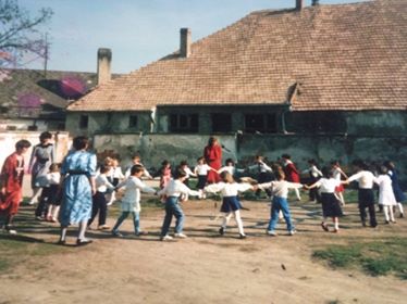 Óvodai anyák napja a kis óvodaban,1987