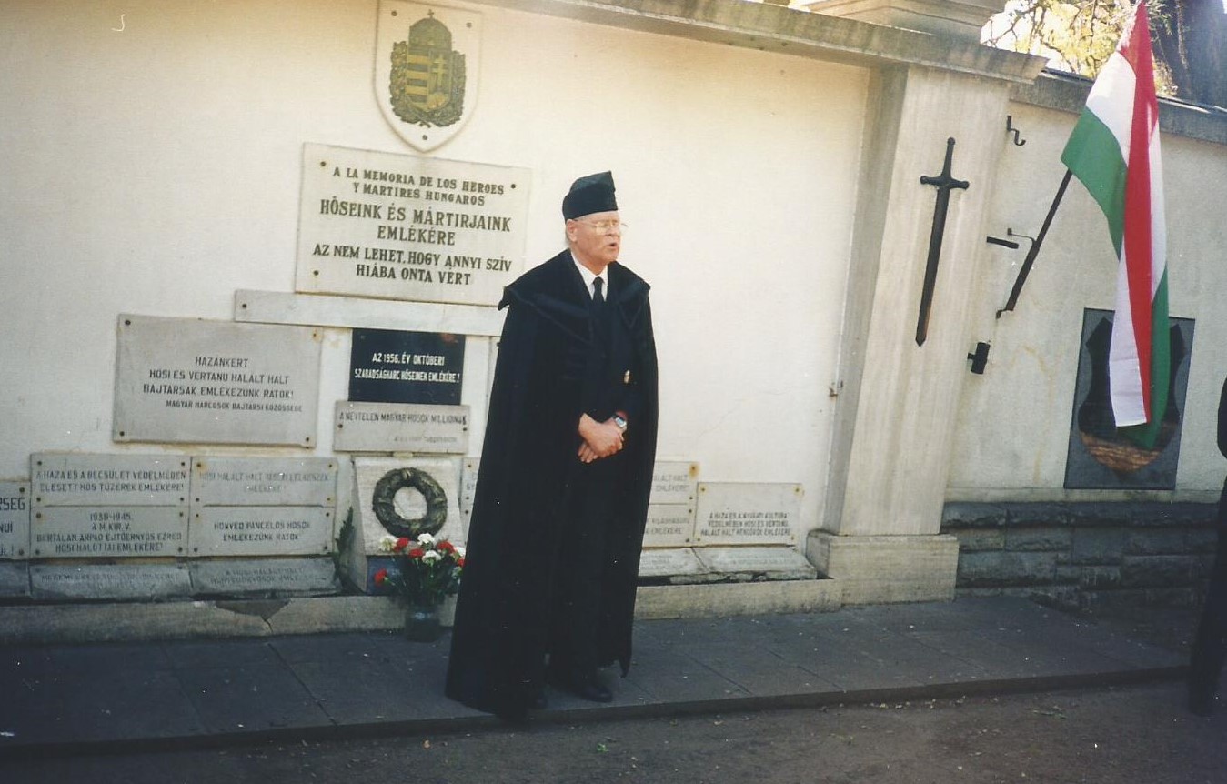 1999. Hősök Napja, Nt. Sütő Gyula imát mond