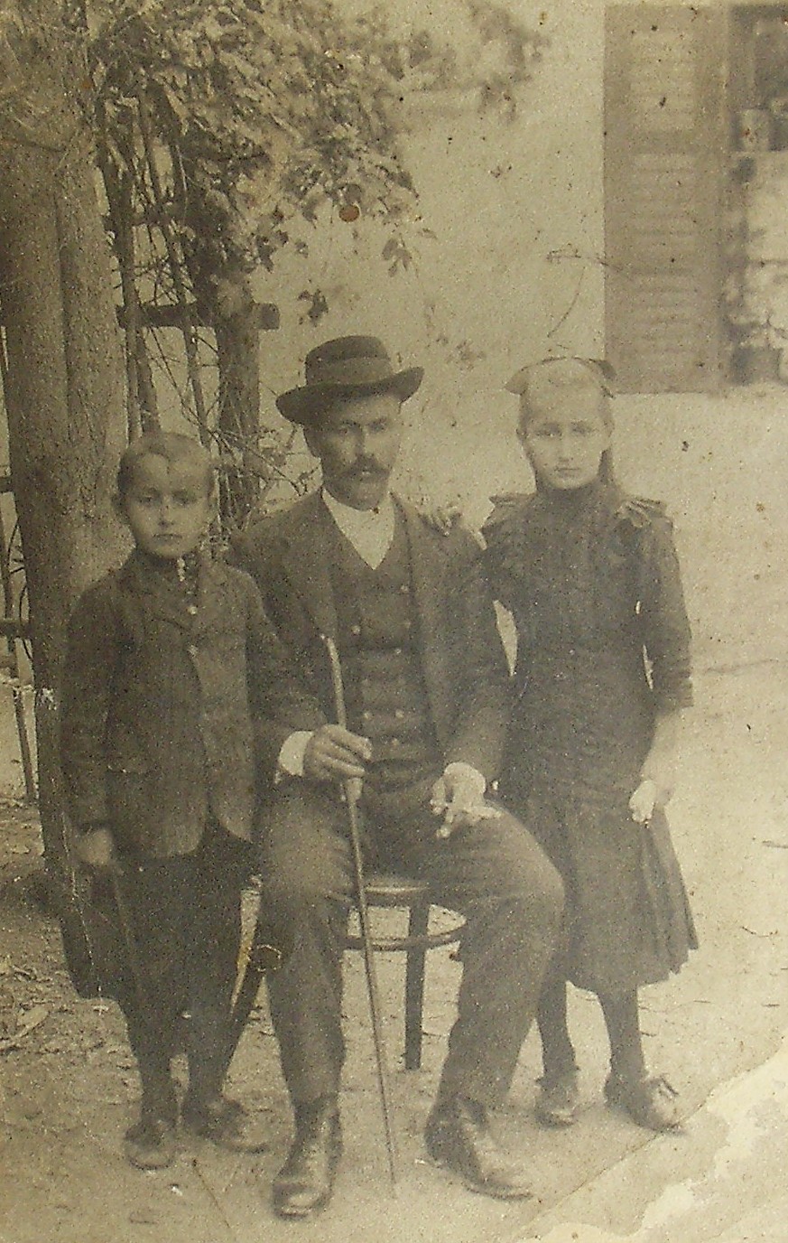 Badi Lajos és gyermekei: Lajos és Zsuzsanna, 1912
