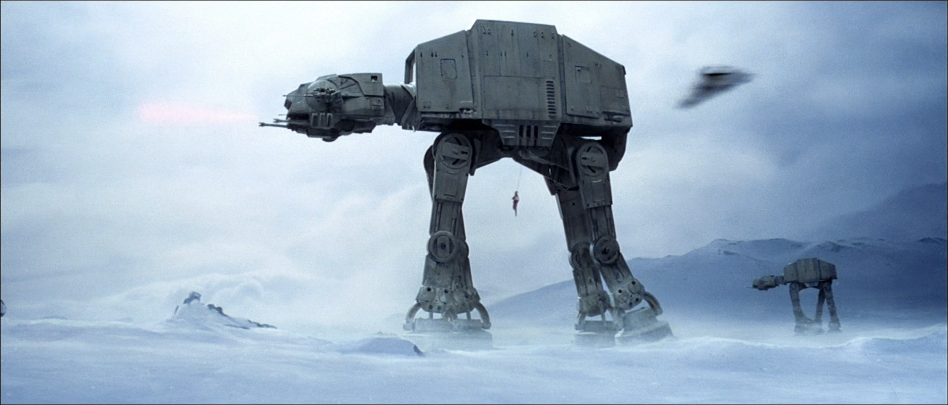 05 - The Empire Strikes Back 1080P.wmv_snapshot_00.32.39_[2010.08.21_21.20.57].png