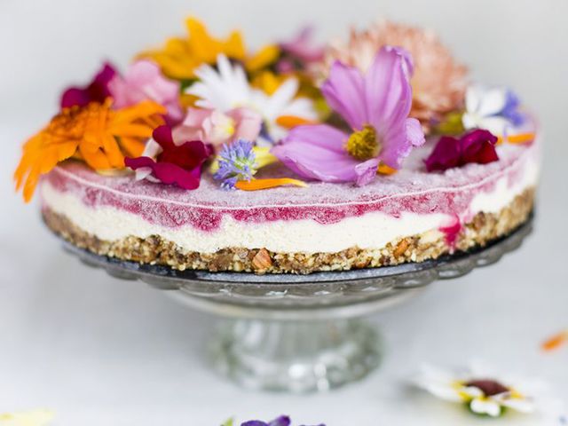 Illat, szín, íz a tányéron: ehető virágok