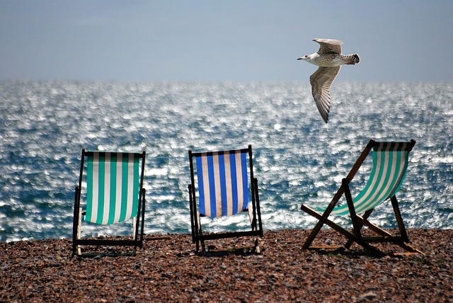 deckchairs-355596_640.jpg