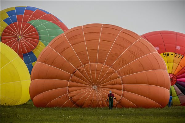Hőlégballonverseny 2.jpg