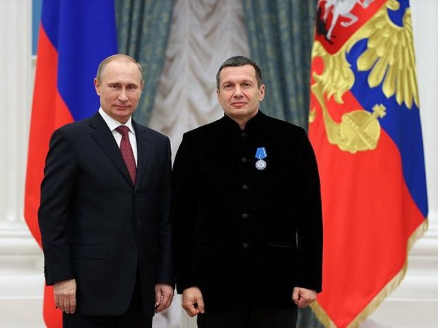 Ismerik azt a viccet, hogy az orosz Bayer Zsolt beszélget az orosz Lovas Istvánnal?