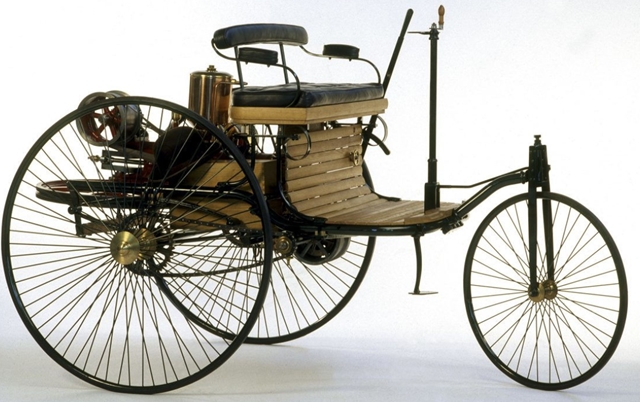 Benz Patent-Mootorwagen&lt;br /&gt;Forrás: https://hvg.hu/cegauto/20180723_vilag_elso_autoja_carl_benz_patent_motorwagen_berlin_elado_mercedes_benz_oldtimer_veteran