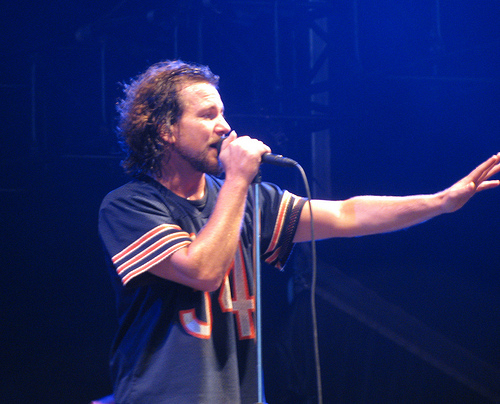 eddie-vedder_bears.jpg