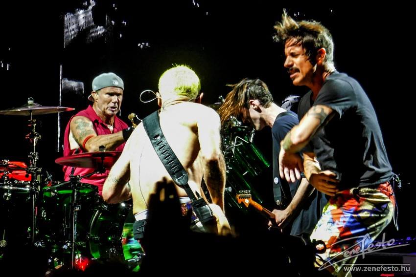 red_hot_chili_peppers_2016_09_02_budapest_kepek_1.jpg