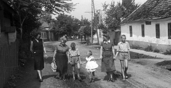 A Skanzen bemutatja: 1956 falun