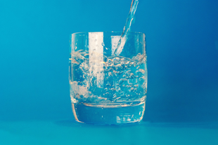 Hogyan igyunk több vizet könnyedén?