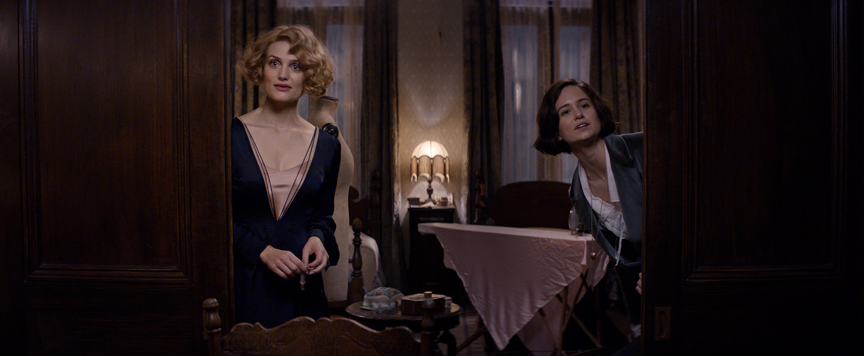 fantastic-beasts-and-where-to-find-them-katherine-waterston-alison-sudol.jpg