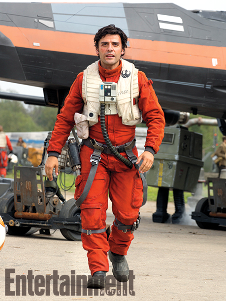 Poe Dameron (Oscar Isaac) és fekete festésű X-szárnyú vadásza