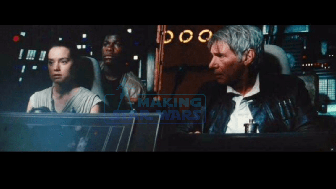 Moziba akarok menni, most! Rey, Finn és Han a Falcon fedélzetén.