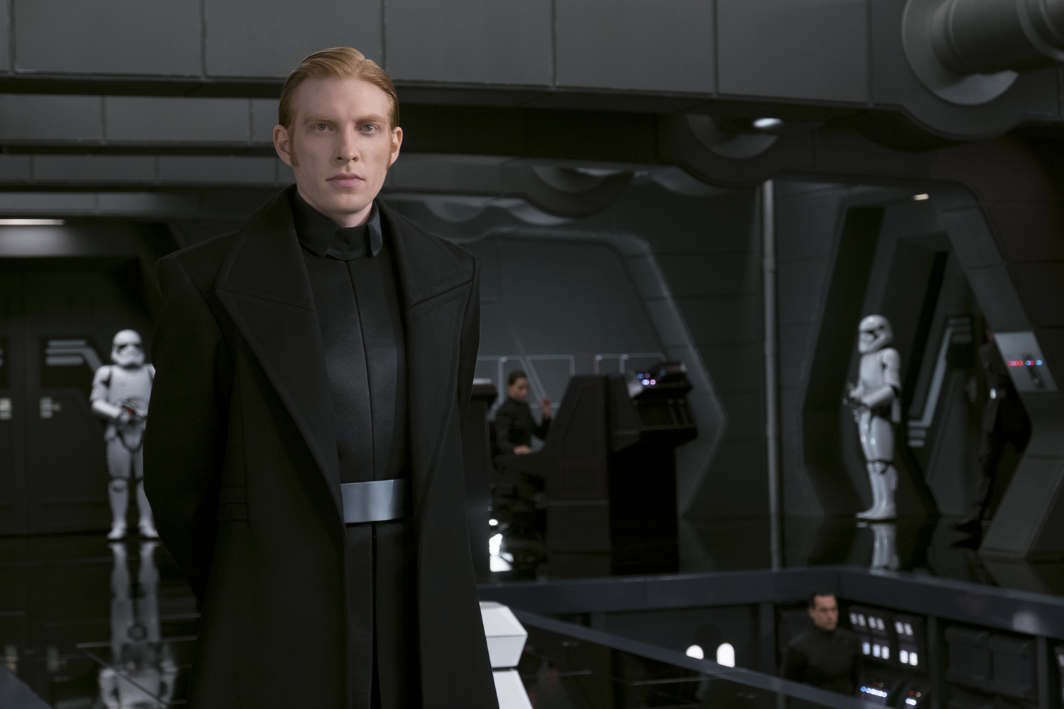 Domhnall Gleeson visszatér a vaskalapos Hux tábornok szerepében.