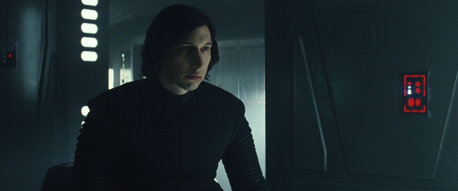 Vajon hogy alakul Ben Solo sorsa? Luke felelősnek érzi magát Kylo Ren felemelkedéséért. Vakon hitt benne, hogy az unokaöccse az a bizonyos kiválasztott.