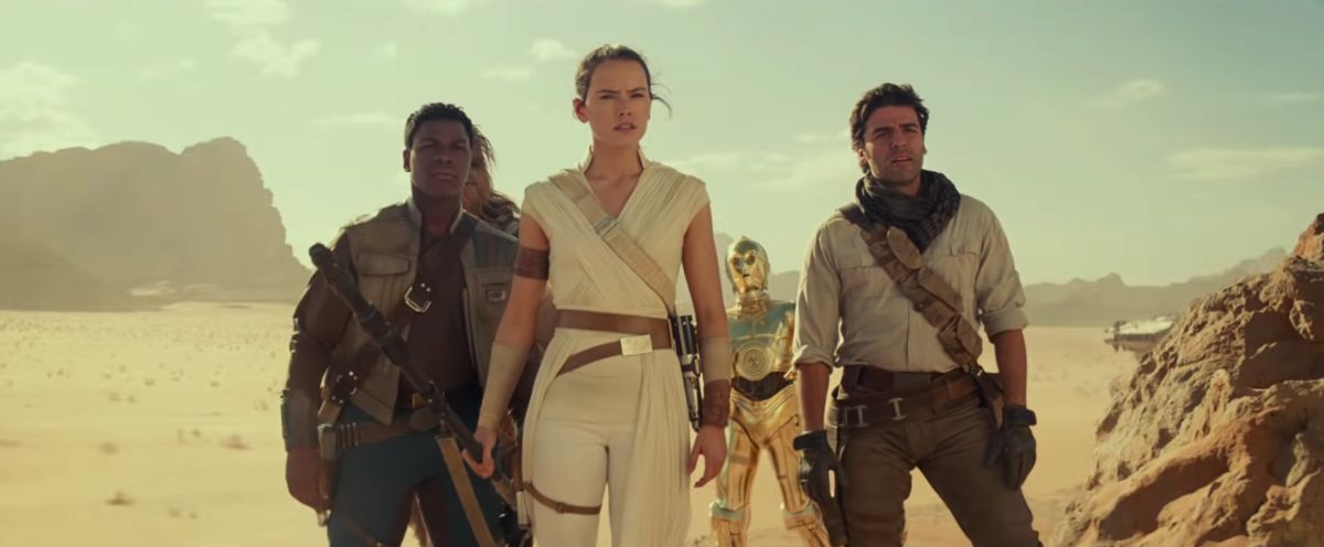 Finn, Rey, Poe, Csubi és C-3PO - együtt a csapat a Pasaana bolygón.