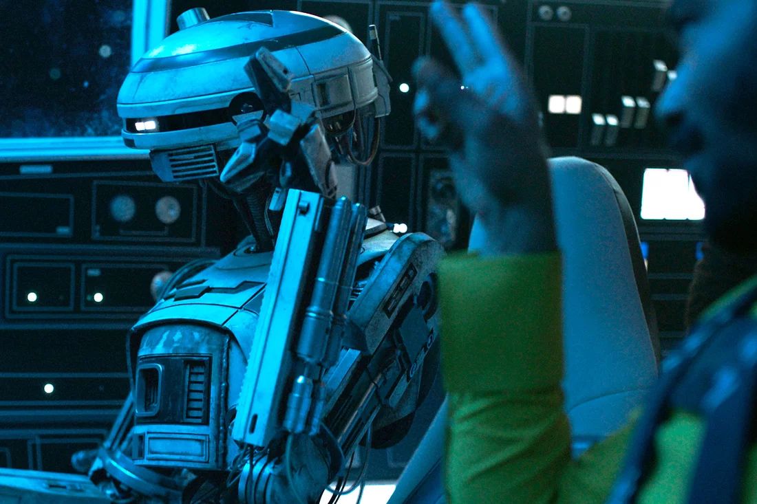 L3-37 (Phoebe Waller-Bridge) az átlag Star Wars-droidnál is színesebb egyéniség. Nincs gazdája. Olyannyira egyedi, hogy önmagát rakta össze alkatrészekből, és közös kézmozdulata van Landóval (lásd még: A Jedi visszatér).