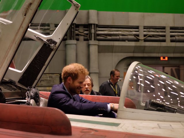 Videó: A brit hercegek a Star Wars VIII forgatásán