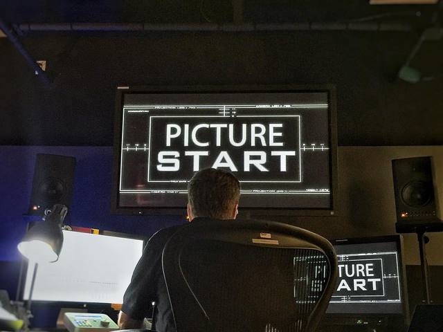 Rian Johnson már vágja a Star Wars VIII-at
