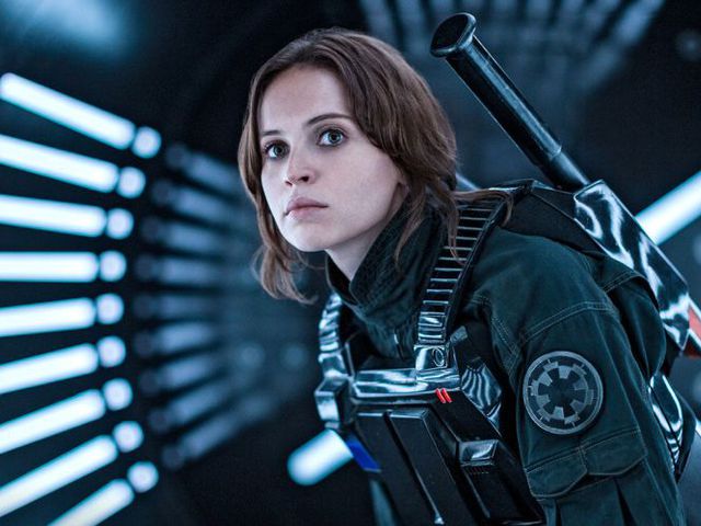 Felicity Jones Jyn Ersóról és Mon Mothmáról