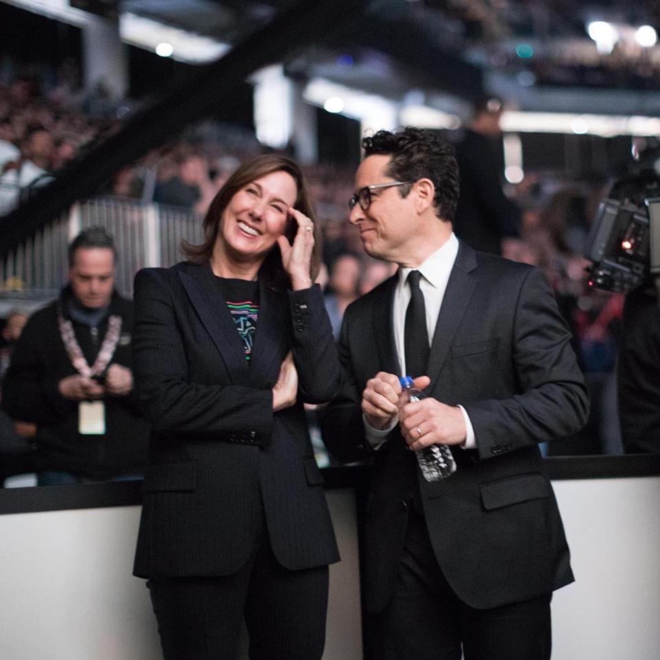 Kathleen Kennedy Lucasfilm-elnök és J.J. Abrams rendező a IX. Epizód előzetesének vetítése után (fotó: Disney)