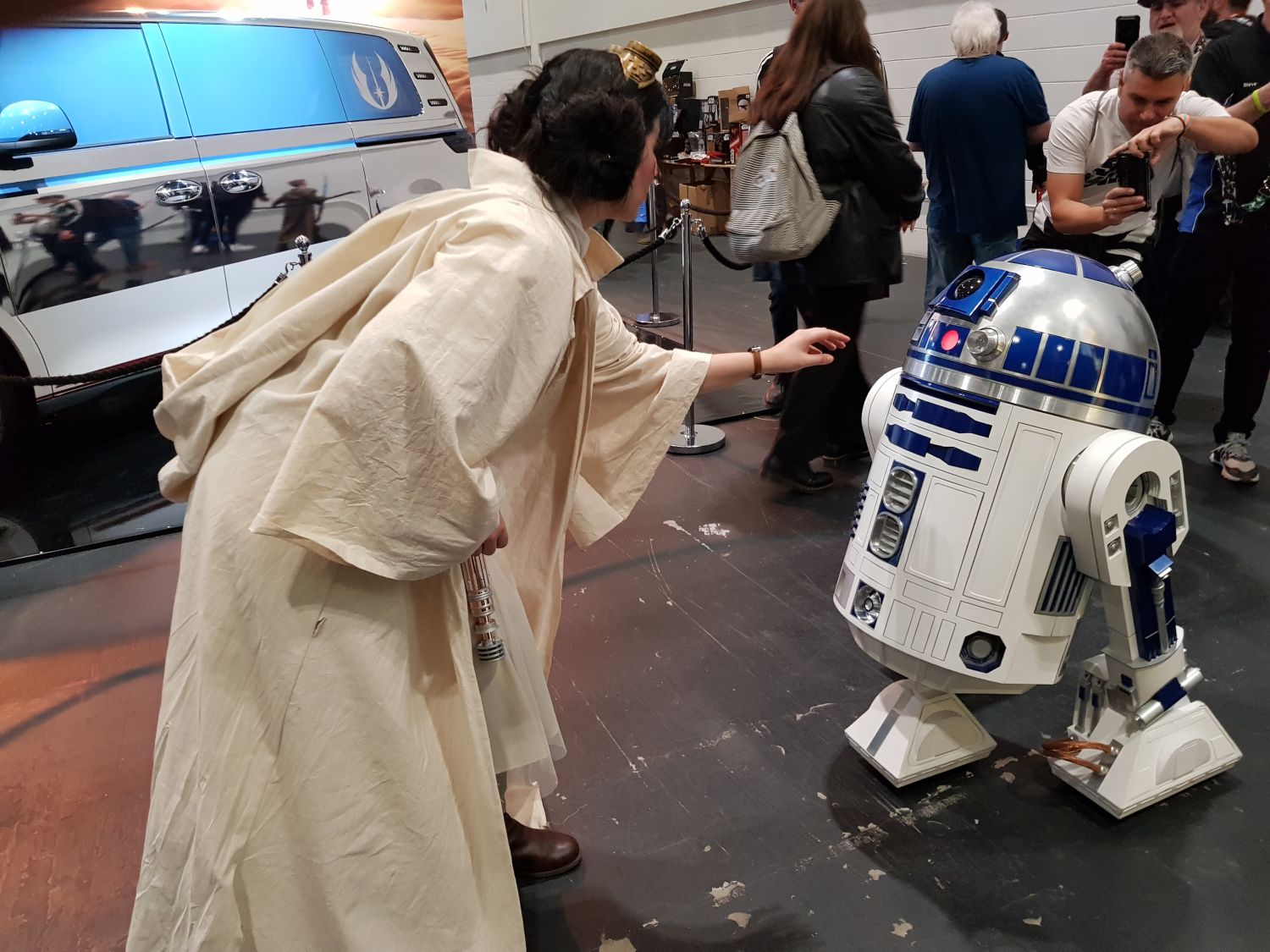 A nagy találkozások egyike - Leia hercegnő és R2-D2.