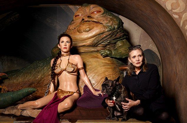 Carrie Fisher és kutyája, Gary 2015-ben a londoni Madame Tussauds panoptikum Star Wars-kiállításának megnyitásakor