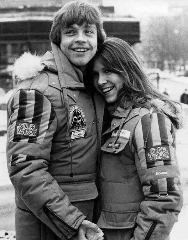 Mark Hamill és Carrie a hideghez öltözve (fotó: Lucasfilm)