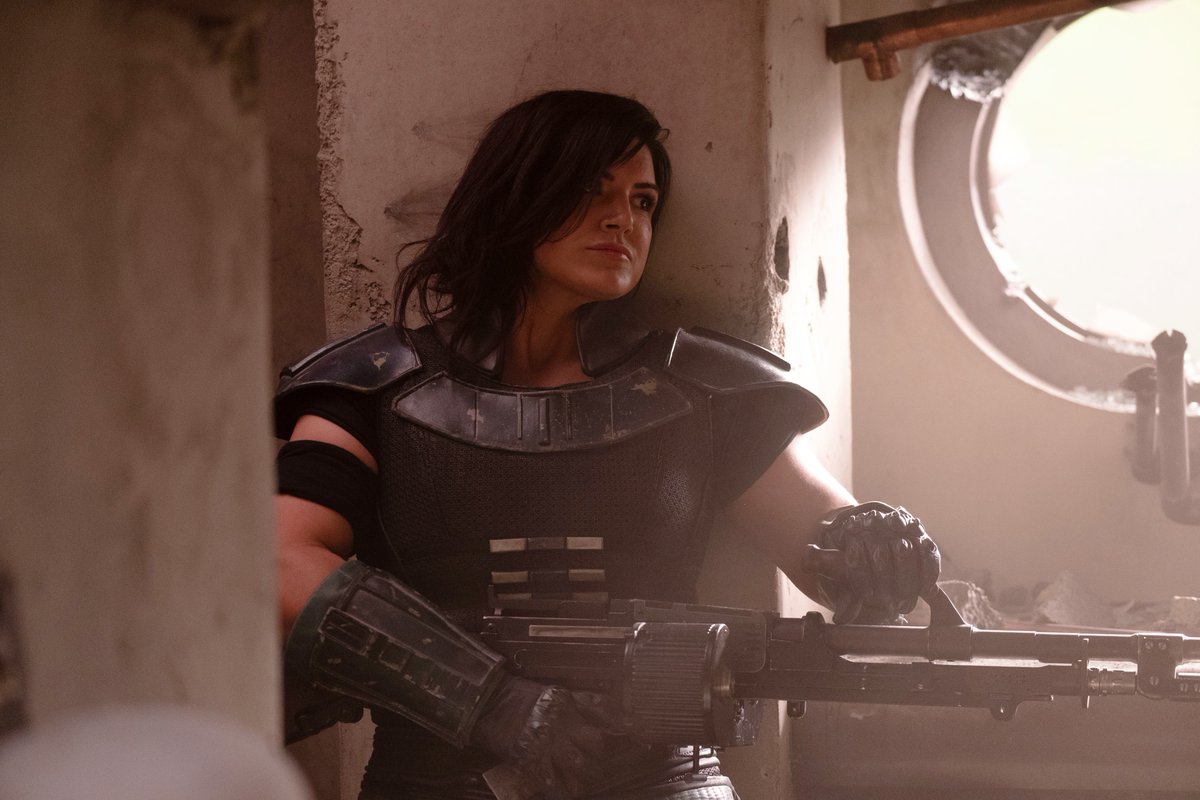 Az egykori lázadó kommandós, Cara Dune szerepében a harcművészből színésszé lett Gina Caranót (Deadpool) láthatjuk.