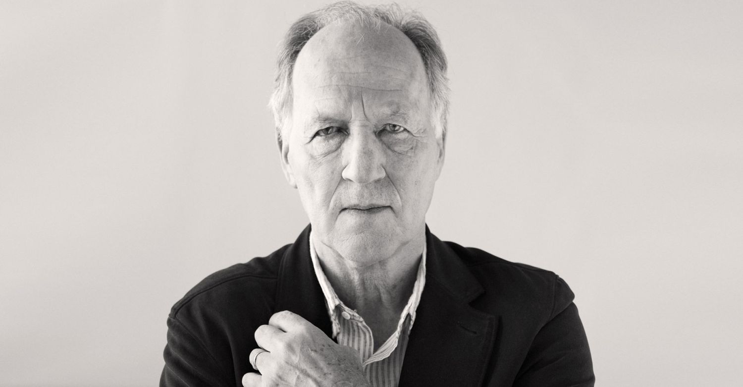 Werner Herzog - saját elmondása szerint gazfickót alakít, egy rövid szerepben