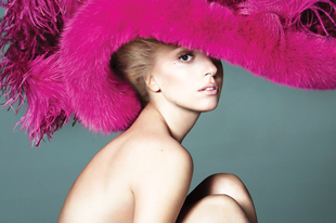 A  dívák is kalapot viselnek - Lady Gaga - Vogue 2012