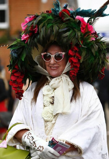 kalap-ozmonda-ascot 2013-featherflower-reut.jpg