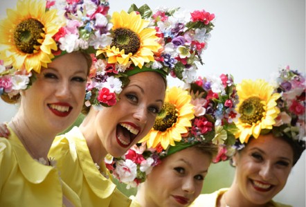 kalap-ozmonda-ascot 2013-flower power.jpg