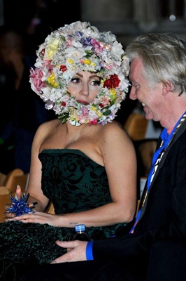 kalap-philip treacy-Lady Gaga.jpg