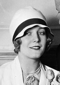 kalap-Vilma Bánky klos kalapban 1927.jpg