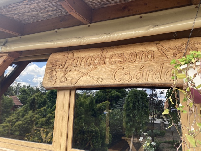 Paradicsom Csárda, Cece