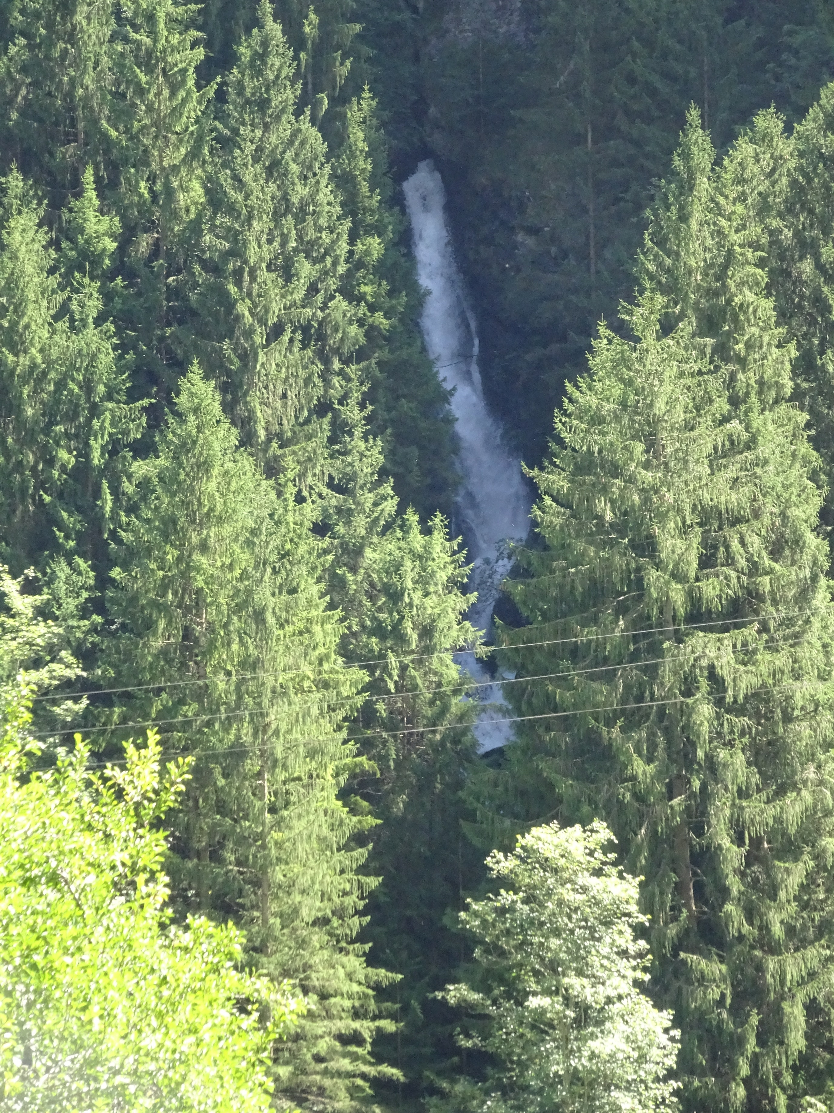 9-03_valley_of_the_72_waterfalls_p004.JPG