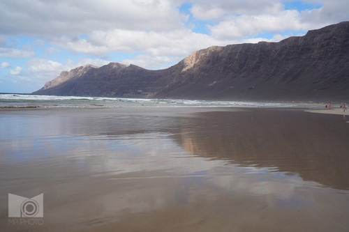 famara_beach_2.JPG