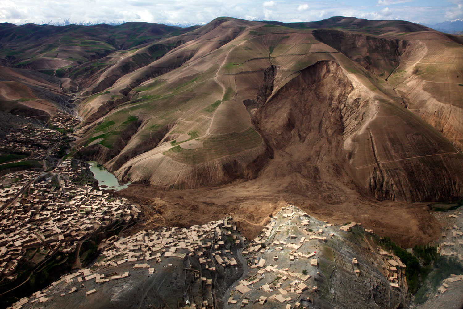 05-05-afghan-landslide_un.jpg