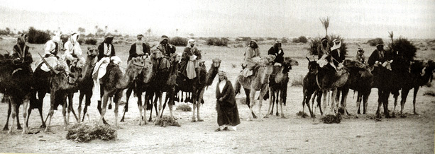 1919-te-lawrence-and-bodyguard-at-aqaba.jpg