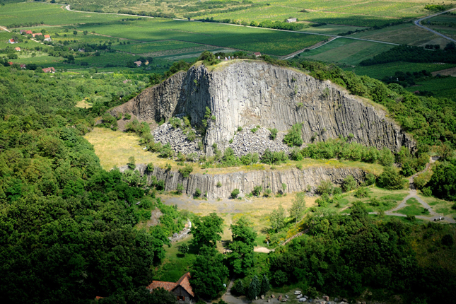 20120827-tanuhegyek-a-hegyestu-geologiai-bemutatohely.jpg