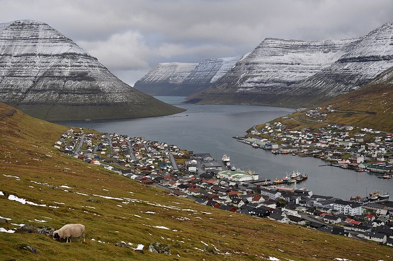 800px-Faroe_Islands,_Borðoy,_Klaksvík_(3).jpg