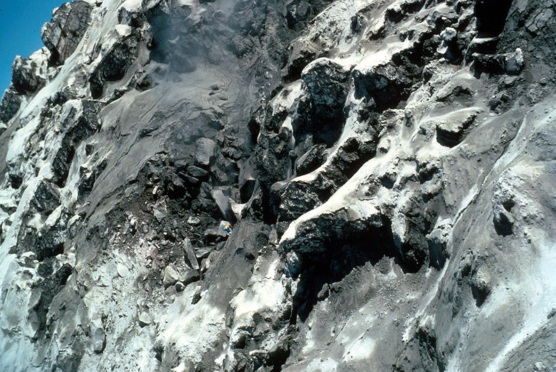 800px-david_johnston_near_crest_of_the_bulge_on_the_north_side_of_mount_st_helens_17_may_1980_usgs.jpg