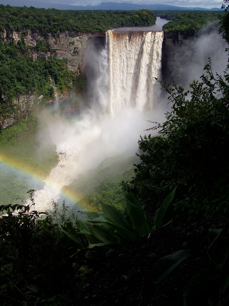 800px-guyanakaieteurfalls2004.jpg