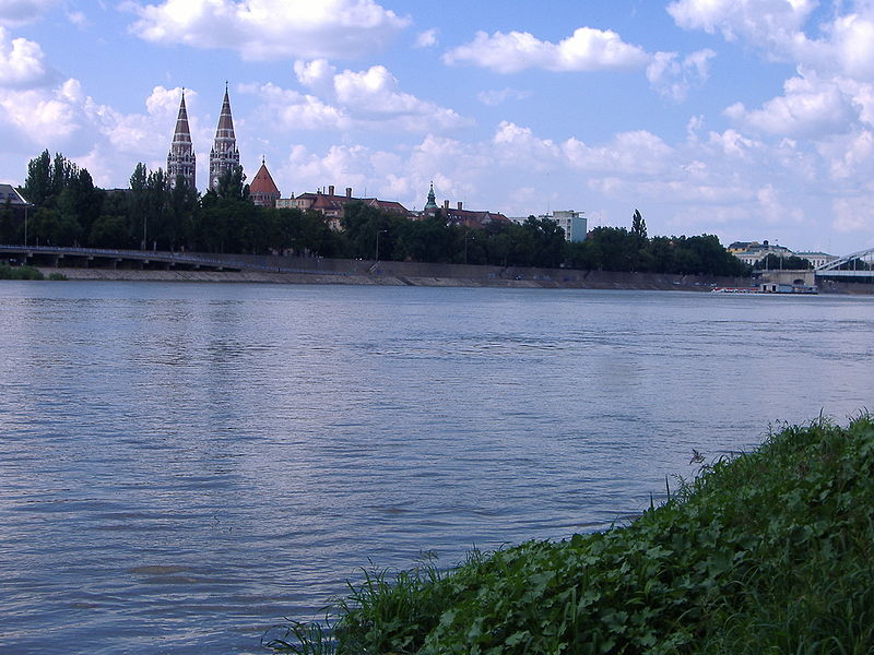 800px-river_tisza_szeged.JPG