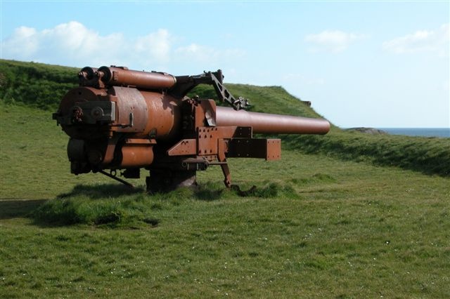 British_gun,_skansin_(Faroe_Islands).jpg