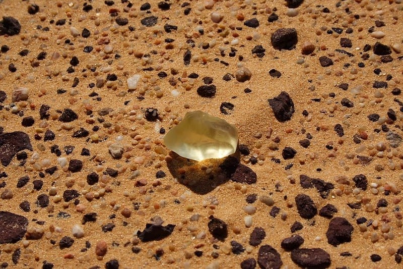 libyan-desert-glass-1_9.jpg