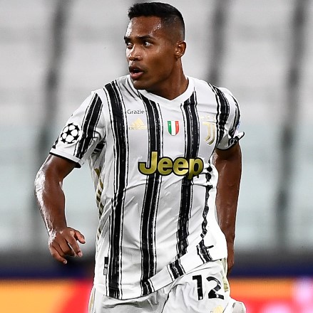 alex_sandro_oldalra_nez.jpg