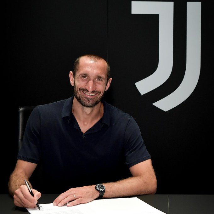 chiellini_contact_extend.jpg